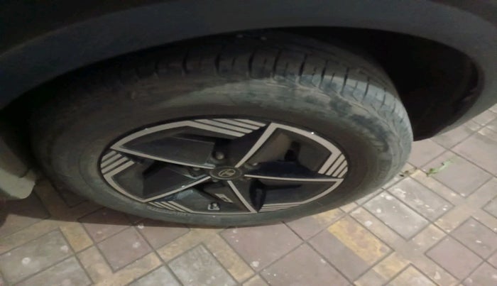 2023 Tata NEXON CREATIVE PLUS S 1.2 REVOTRON 6 AMT, Petrol, Automatic, 47,846 km, tyre