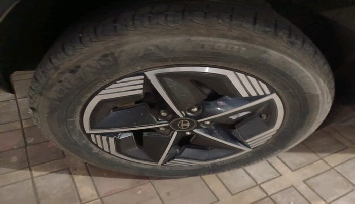 2023 Tata NEXON CREATIVE PLUS S 1.2 REVOTRON 6 AMT, Petrol, Automatic, 47,846 km, tyre