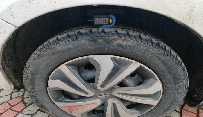 2019 Tata Tiago XZ PETROL, Petrol, Manual, 86,043 km, tyre