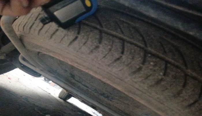 2013 Maruti Ertiga VXI CNG, Petrol, Manual, 1,26,455 km, tyre