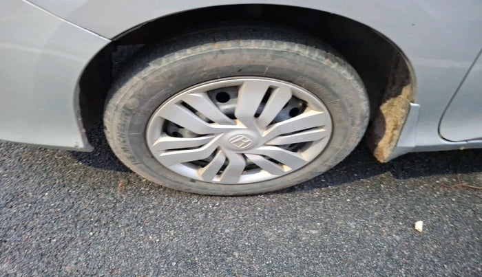 2015 Honda City 1.5L I-VTEC SV, Petrol, Manual, 1,58,761 km, tyre