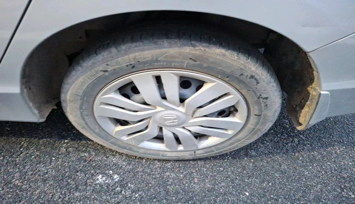 2015 Honda City 1.5L I-VTEC SV, Petrol, Manual, 1,58,761 km, tyre