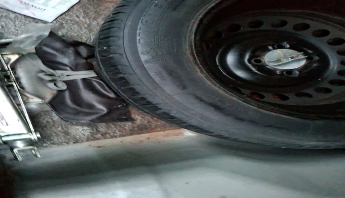 2015 Honda City 1.5L I-VTEC SV, Petrol, Manual, 1,58,761 km, tyre