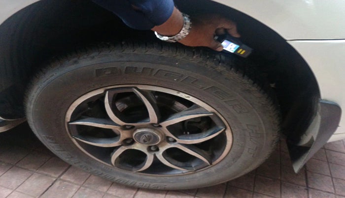 2017 Mahindra XUV500 W4, Diesel, Manual, 73,097 km, tyre