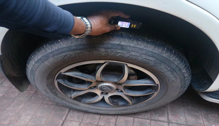 2017 Mahindra XUV500 W4, Diesel, Manual, 73,097 km, tyre