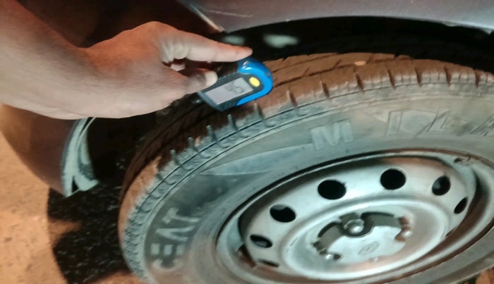 2014 Hyundai i10 MAGNA 1.1, Petrol, Manual, 83,000 km, tyre