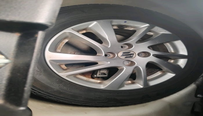 2011 Maruti Swift ZDI, Diesel, Manual, 1,07,409 km, tyre