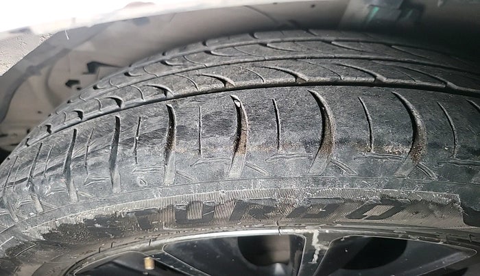 2018 Maruti Ciaz ALPHA  AT 1.5 SHVS PETROL, Petrol, Automatic, 1,32,298 km, tyre