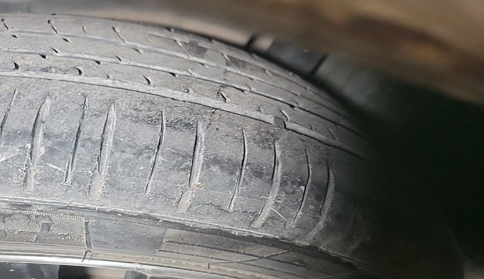 2018 Maruti Ciaz ALPHA  AT 1.5 SHVS PETROL, Petrol, Automatic, 1,32,298 km, tyre