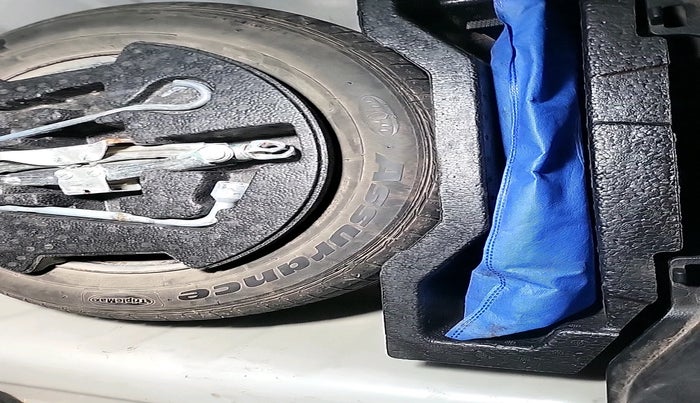 2018 Maruti Ciaz ALPHA  AT 1.5 SHVS PETROL, Petrol, Automatic, 1,32,298 km, tyre