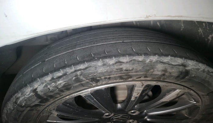 2018 Maruti Ciaz ALPHA  AT 1.5 SHVS PETROL, Petrol, Automatic, 1,32,298 km, tyre