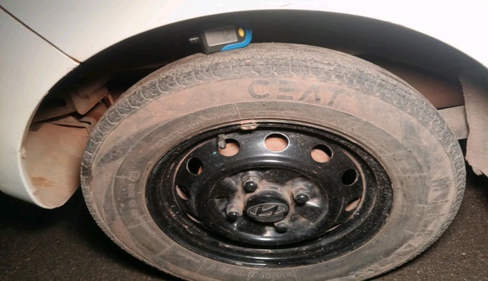 2016 Hyundai Eon ERA +, Petrol, Manual, 70,378 km, tyre