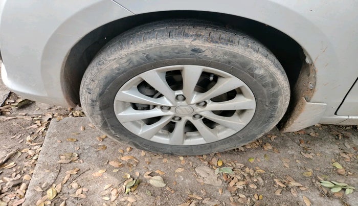 2013 Maruti Ertiga ZXI, Petrol, Manual, 1,05,820 km, tyre