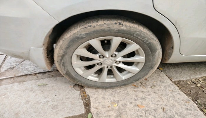 2013 Maruti Ertiga ZXI, Petrol, Manual, 1,05,820 km, tyre