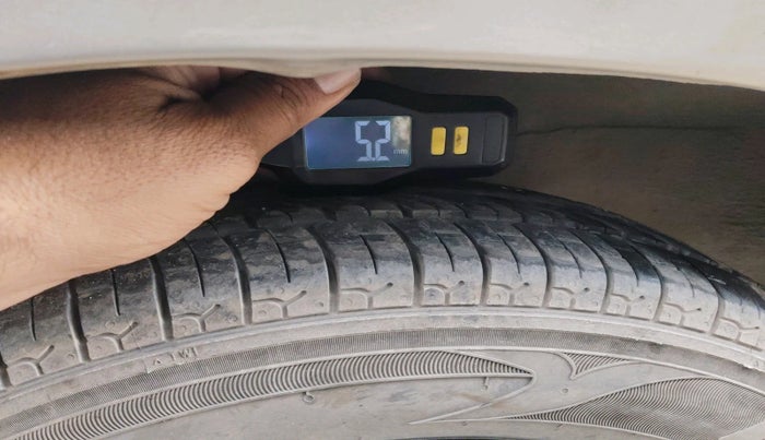 2010 Maruti Alto LXI, Petrol, Manual, 2,13,819 km, tyre