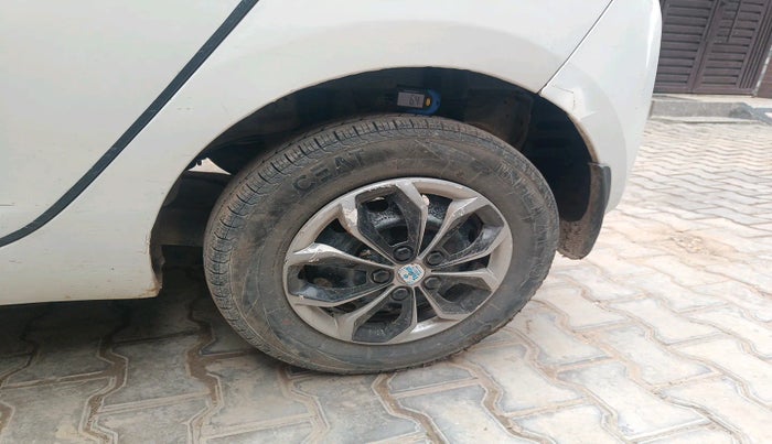 2014 Hyundai Eon ERA + LPG, Petrol, Manual, 1,29,310 km, tyre