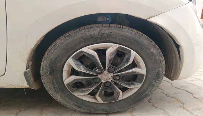 2014 Hyundai Eon ERA + LPG, Petrol, Manual, 1,29,310 km, tyre