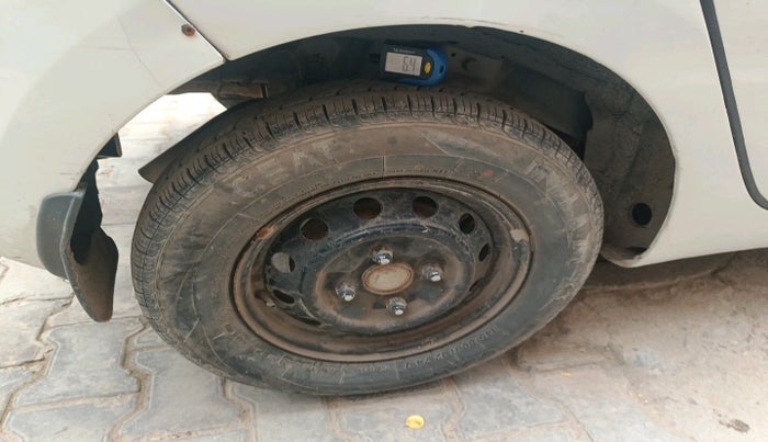 2014 Hyundai Eon ERA + LPG, Petrol, Manual, 1,29,310 km, tyre