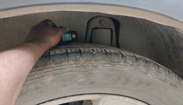 2010 Chevrolet Captiva LTZ AWD AT, Diesel, Automatic, 1,27,931 km, tyre