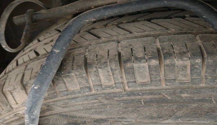 2010 Chevrolet Captiva LTZ AWD AT, Diesel, Automatic, 1,27,931 km, tyre