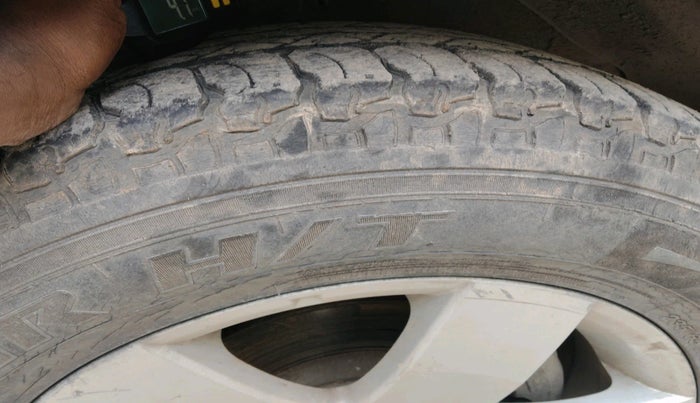 2010 Chevrolet Captiva LTZ AWD AT, Diesel, Automatic, 1,27,931 km, tyre