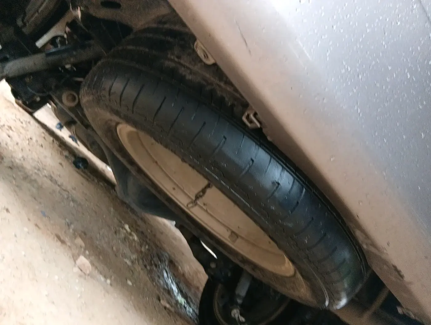 2019 Toyota Innova Crysta 2.4 ZX 7 STR, Diesel, Manual, 1,26,664 km, tyre