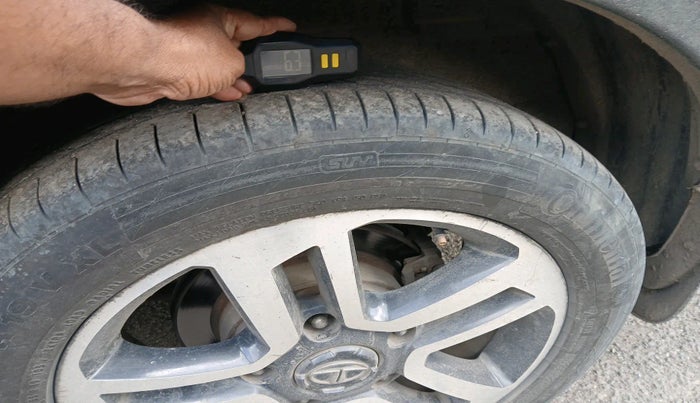 2017 Tata Hexa XT 4X2 6 STR, Diesel, Manual, 82,145 km, tyre