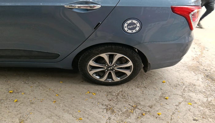 2016 Hyundai Xcent SX 1.2 (O), Petrol, Manual, 82,460 km, tyre