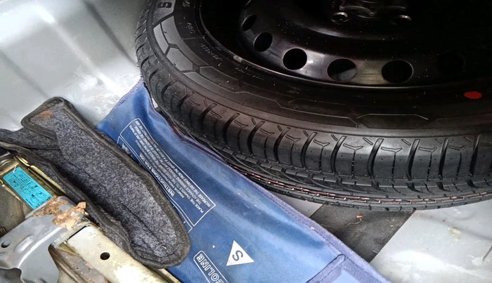 2016 Hyundai Xcent SX 1.2 (O), Petrol, Manual, 82,460 km, tyre