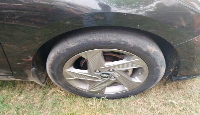 2021 Hyundai Verna SX 1.5 VTVT, Petrol, Manual, 56,408 km, tyre