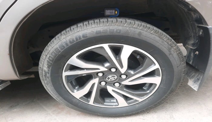 2022 Toyota Innova Crysta 2.7 GX AT 7 STR, Petrol, Automatic, 16,298 km, tyre