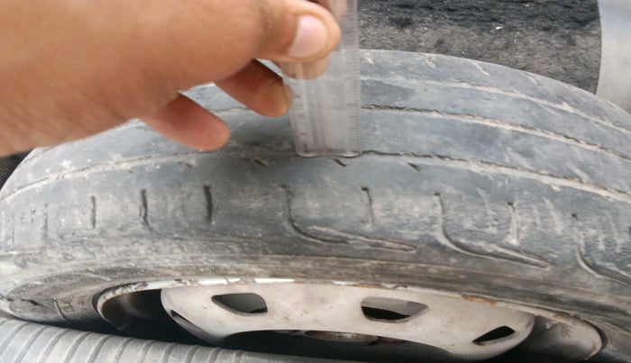 2010 Hyundai Santro Xing GLS, Petrol, Manual, 1,14,586 km, tyre