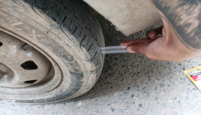 2010 Hyundai Santro Xing GLS, Petrol, Manual, 1,14,586 km, tyre