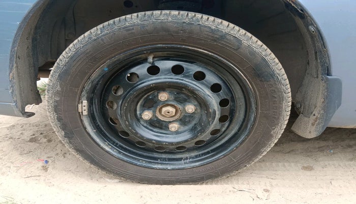 2011 Maruti Wagon R 1.0 VXI, Petrol, Manual, 1,23,883 km, tyre