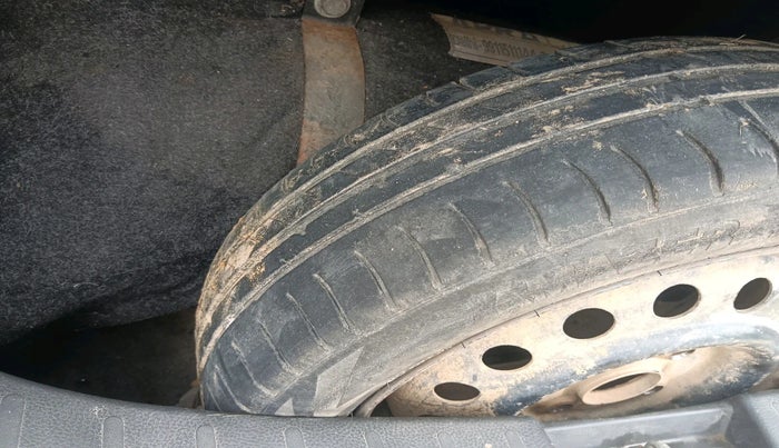 2011 Maruti Wagon R 1.0 VXI, Petrol, Manual, 1,23,883 km, tyre