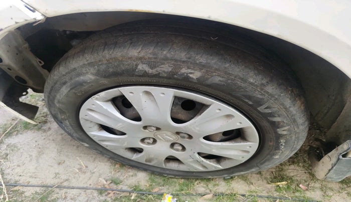 2014 Honda Amaze 1.2L I-VTEC S, Petrol, Manual, 1,29,890 km, tyre