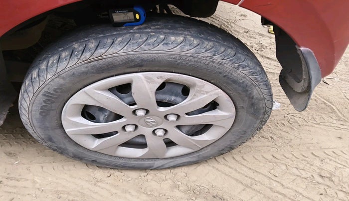 2015 Hyundai Eon MAGNA +, Petrol, Manual, 73,635 km, tyre