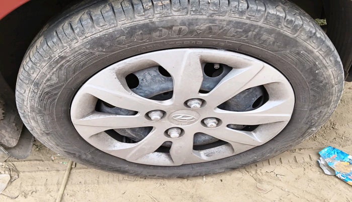 2015 Hyundai Eon MAGNA +, Petrol, Manual, 73,635 km, tyre