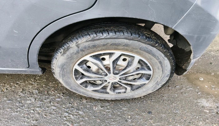 2015 Maruti Wagon R 1.0 VXI, Petrol, Manual, 50,215 km, tyre