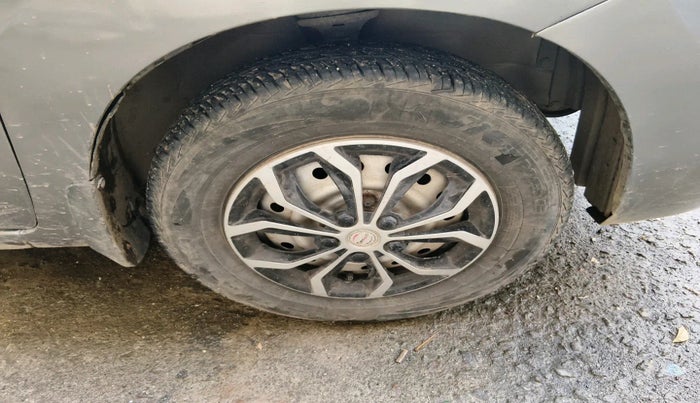 2015 Maruti Wagon R 1.0 VXI, Petrol, Manual, 50,215 km, tyre