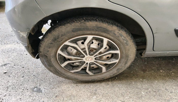 2015 Maruti Wagon R 1.0 VXI, Petrol, Manual, 50,215 km, tyre