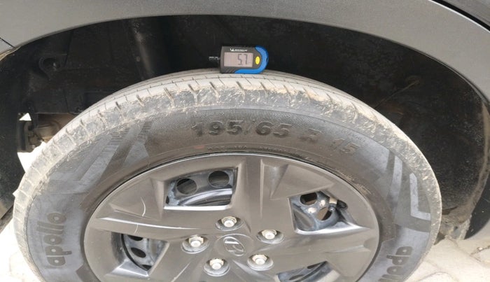 2025 Hyundai VENUE E 1.2, Petrol, Manual, 9,844 km, tyre