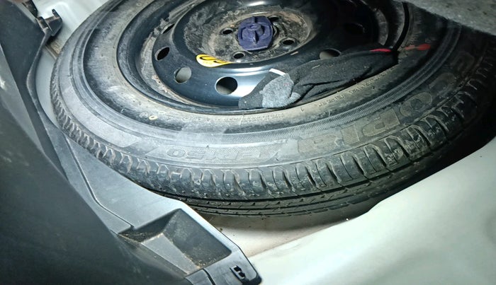 2018 Maruti Swift ZXI, Petrol, Manual, 31,997 km, tyre