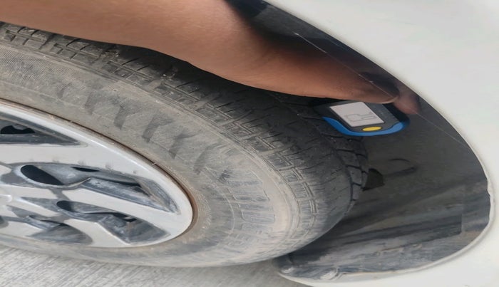 2016 Maruti Swift VXI, Petrol, Manual, 1,50,586 km, tyre