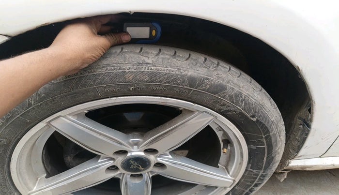 2014 Volkswagen Polo COMFORTLINE 1.2L, Petrol, Manual, 92,748 km, tyre