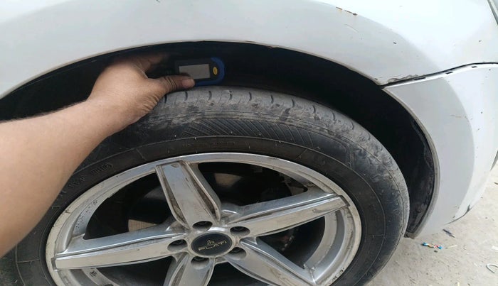 2014 Volkswagen Polo COMFORTLINE 1.2L, Petrol, Manual, 92,748 km, tyre