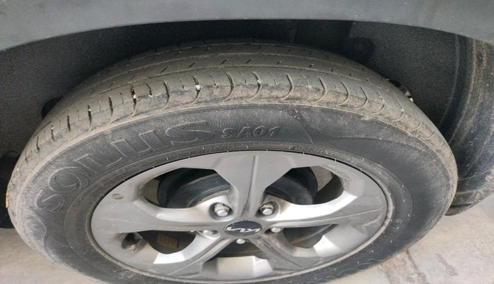 2021 KIA SELTOS HTK PLUS 1.5, Petrol, Manual, 30,580 km, tyre