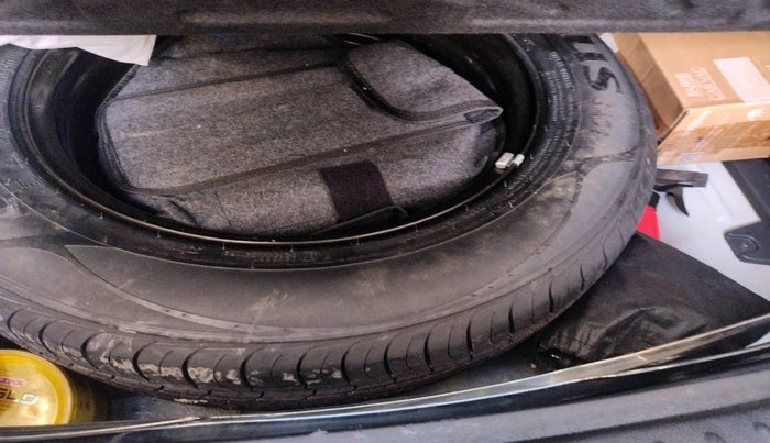 2021 KIA SELTOS HTK PLUS 1.5, Petrol, Manual, 30,580 km, tyre