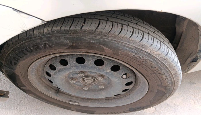 2013 Maruti Ertiga VDI, Diesel, Manual, 1,23,677 km, tyre