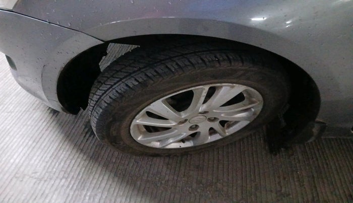2012 Maruti Swift ZXI, Petrol, Manual, 1,18,914 km, tyre